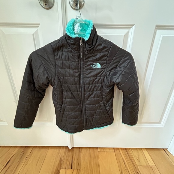 Girls North Face coat sz 7/8 small black and teal reversible EUC smoke/pet free - Picture 7 of 7
